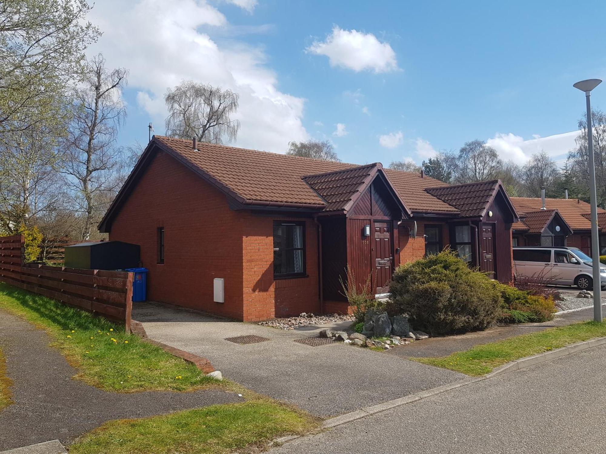 Orange Squirrel Lodge Aviemore Exterior photo